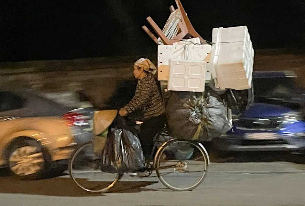 nguoi-lao-dong-trong-dem-dong (8).jpg