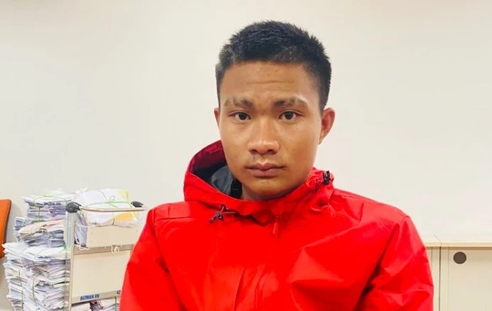 Yên cắt ngắn tóc, cạo lông mày để trốn truy nã của công an. Ảnh CA Ra nước ngoài rồi cắt ngắn tóc, cạo lông mày để trốn truy nã