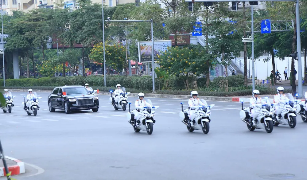 Cờ hoa rực rỡ chào đón Tổng Bí thư, Chủ tịch nước Tập Cận Bình sang thăm Việt Nam