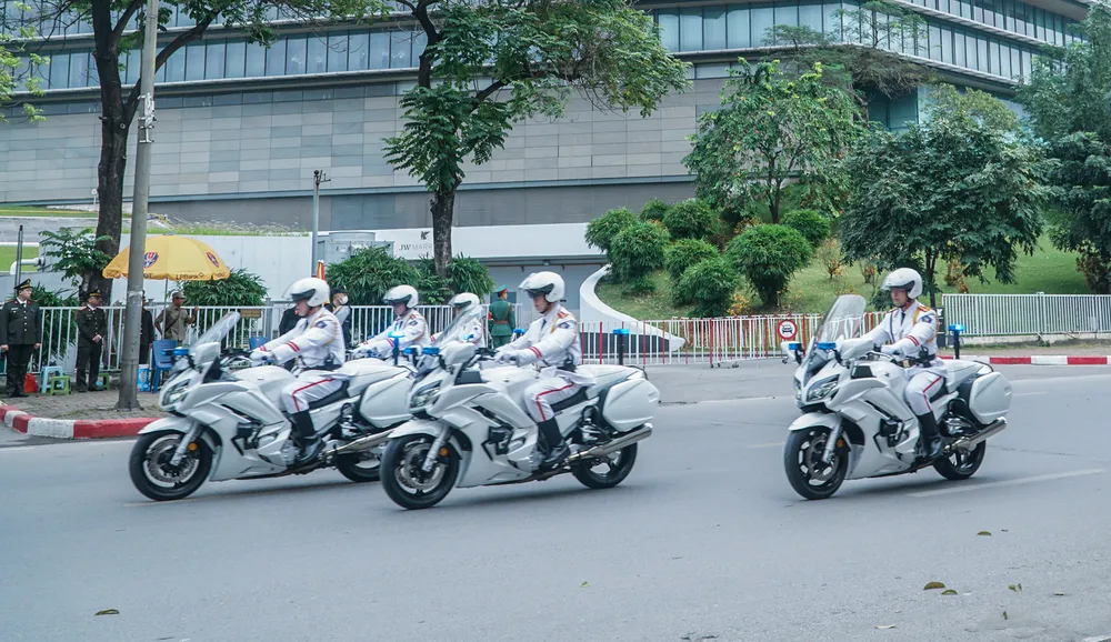 Đoàn xe dẫn đoàn đón Tổng Bí thư, Chủ tịch nước Trung Quốc Tập Cận Bình thăm Việt Nam