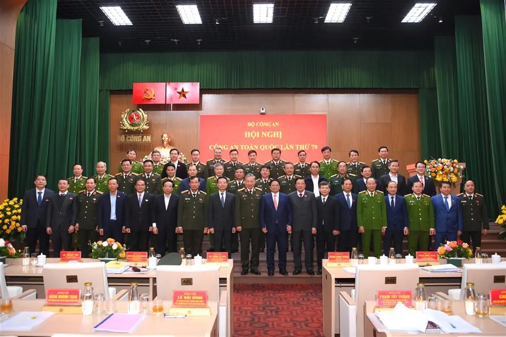 Thủ tướng Chính phủ Phạm Minh Chính, Bộ trưởng Bộ Công an Tô Lâm và các đại biểu dự hội nghị. Ảnh CA thu-tuong-pham-minh-chinh-1-8861.jpg