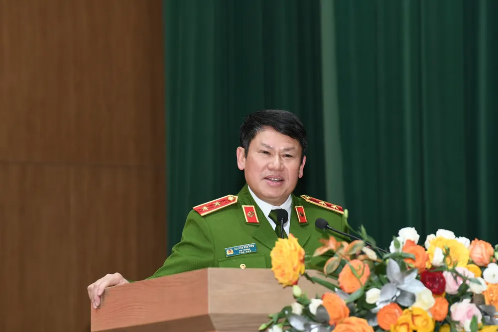 Trung tướng Nguyễn Văn Viện, Cục trưởng Cục C04 phát biểu tại Hội nghị triển khai chương trình công tác năm 2024 của lực lượng Cảnh sát điều tra tội phạm về ma tuý. Ảnh CA z5021444682834-82661cde38d64c388ca4ef146c8217f1-5277.jpg