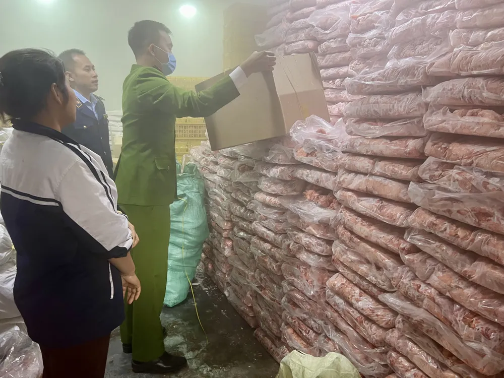 Gần 6 tấn mỡ bò không nguồn gốc chuẩn bị đưa ra thị trường tiêu thụ dịp Tết