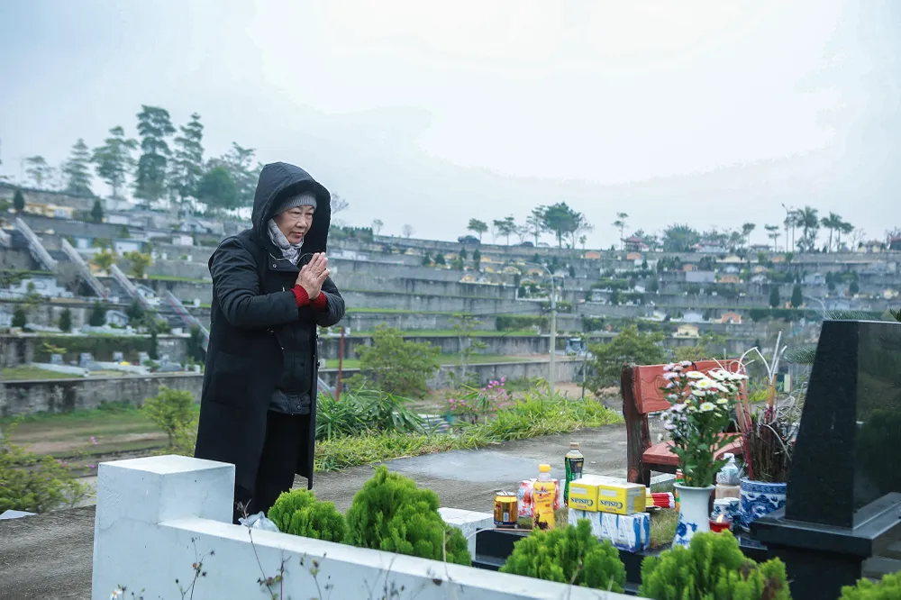 Người dân tấp nập tảo mộ lạc hồng viên-6