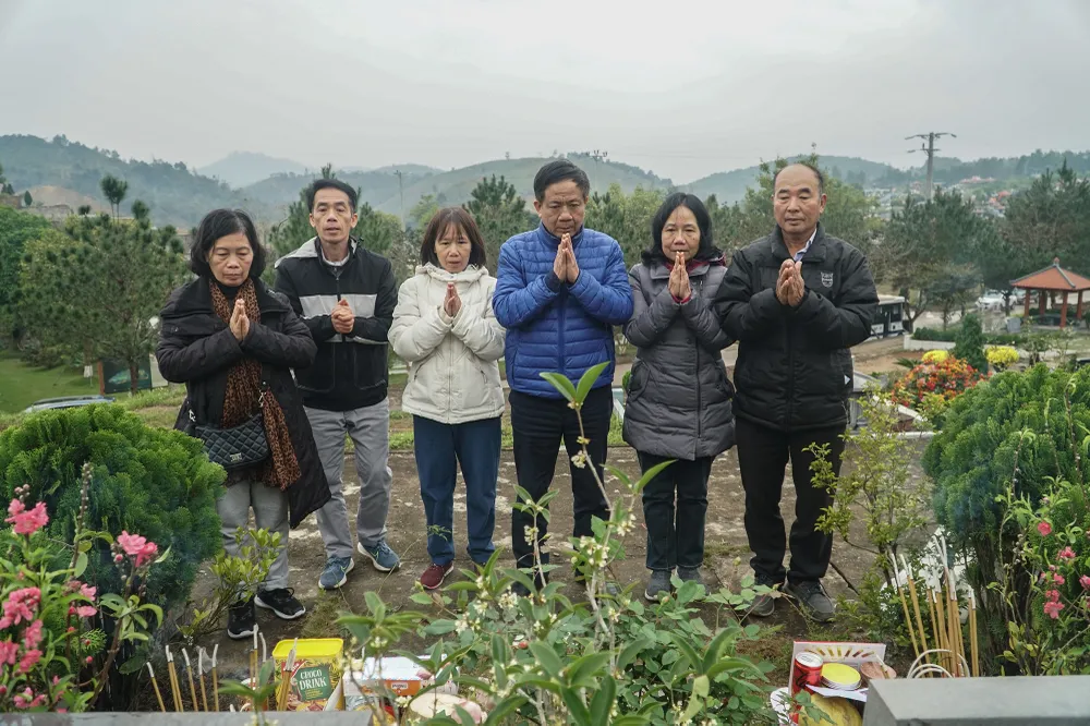 Người dân tấp nập tảo mộ lạc hồng viên-8