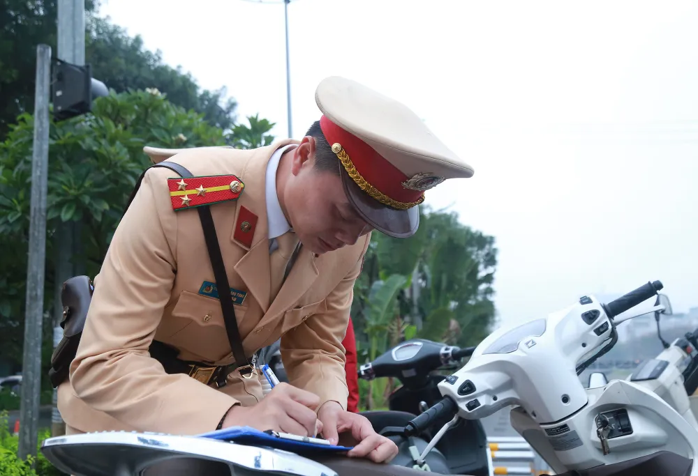 ho-sinh-vi-pham-giao-thong (8).jpg