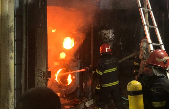 Thời điểm xảy ra đám cháy. Ảnh: CA 3 người may mắn thoát khỏi đám cháy lúc rạng sáng