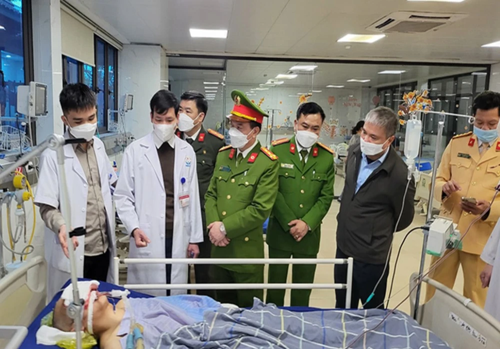 Cơ quan chức năng thăm hỏi, chia buồn với gia đình nạn nhân trong vụ tai nạn tai-nan-xe-khach.jpg