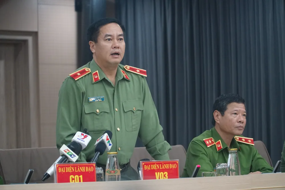 Thiếu tướng Phạm Công Nguyên, Cục trưởng Cục pháp chế và cải cách hành chính, tư pháp phát biểu tại cuộc họp báo. Ảnh PHI HÙNG DSC01307.JPG