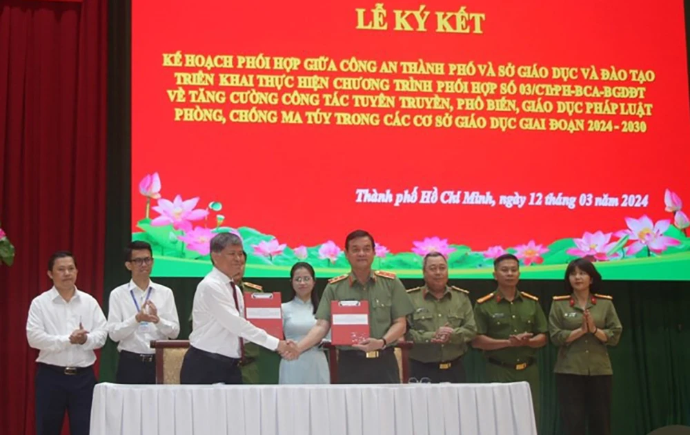 Sở GD&ĐT và Công an TP Hồ Chí Minh ký kết quy chế phối hợp. Ảnh CA z5357244393470_5361ca66cb8fdf9fbeb620ebe64d200b.jpg