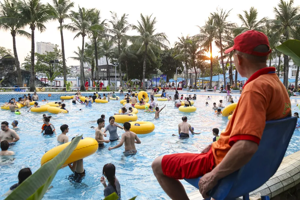 cong-vien-nuoc-ho-tay (1).jpg