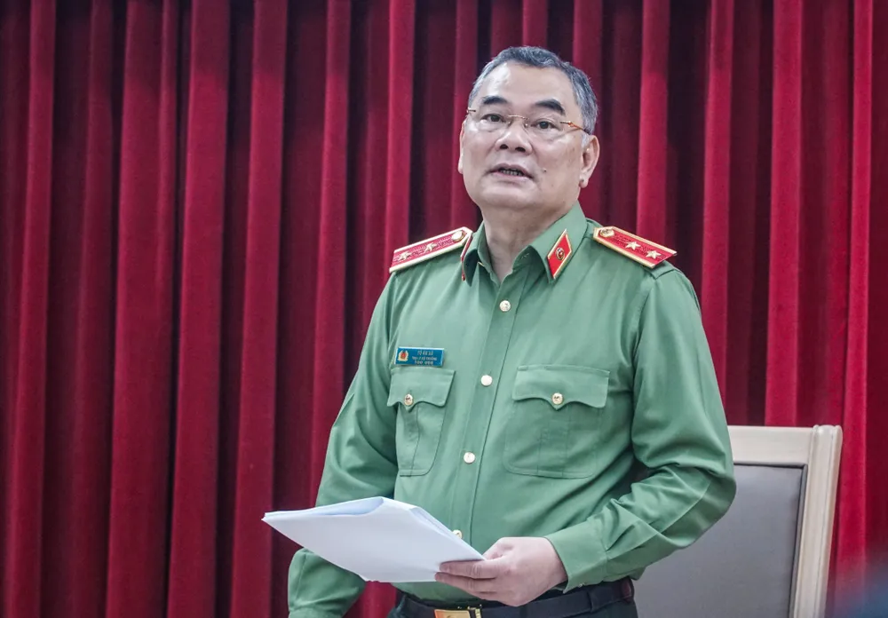 Trung tướng Tô Ân Xô, Người phát ngôn Bộ Công an. Ảnh: PHI HÙNG Bộ Công an cảnh báo thủ đoạn lừa đảo thông qua các hội nhóm, nhóm chat đầu tư chứng khoán