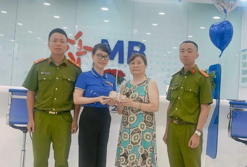 Ngân hàng hoàn trả lại số tiền cho khách hàng. Ảnh: CTV lua-dao-chiem-doat-tai-san.jpg