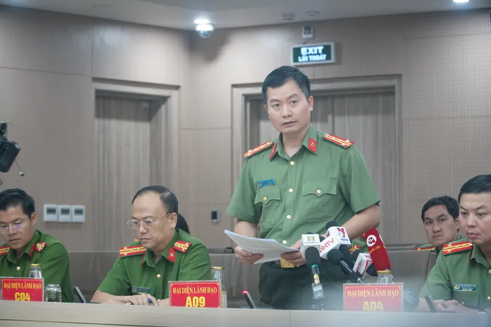 Đại diện A09, Bộ Công an chia sẻ về việc bắt ông Trương Huy San và ông Trần Đình Triển.Ảnh PHI HÙNG Đại diện A09, Bộ Công an chia sẻ về việc bắt ông Trương Huy San và ông Trần Đình Triển.Ảnh PHI HÙNG
