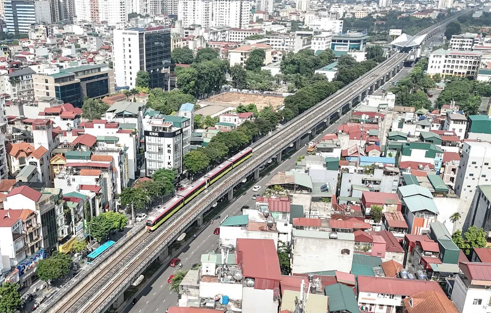 Người dân trải nghiệm tàu đường sắt đô thị Nhổn - Ga Hà Nội