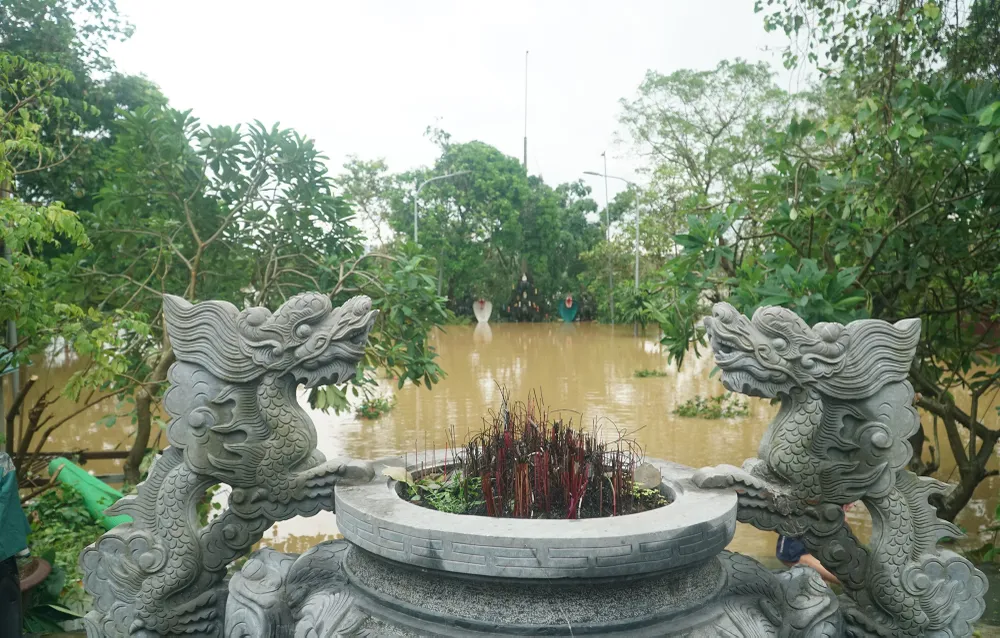 nuoc-song-hong-dang-nhanh (7).JPG