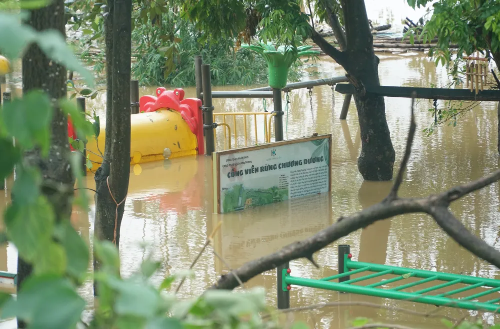 nuoc-song-hong-dang-nhanh (8).JPG