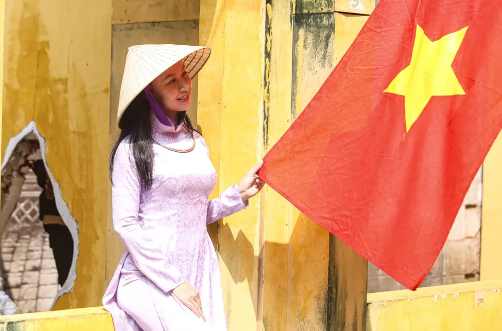 Những chiếc áo dài, những nụ cười thân thiện đã tạo nên bức tranh văn hóa đầy ý nghĩa trong dịp kỷ niệm ngày Giải phóng Thủ đô.