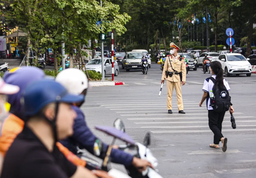 Cục CSGT đã có văn bản chỉ đạo công an các địa phương, phối hợp với các cơ quan chức năng rà soát sửa chữa đèn tín hiệu. Ảnh PHI HÙNG