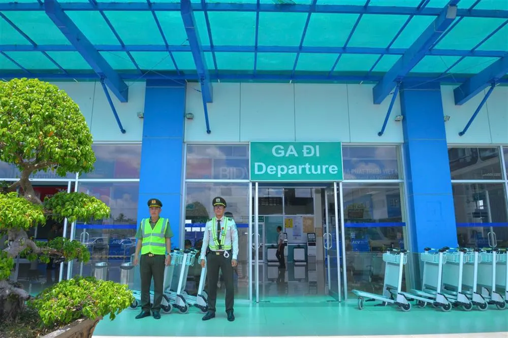 hoạt động đảm bảo an ninh trật tự của cán bộ đội an ninh hàng không tại ga đi, cảng hàng không cà mau.jpg