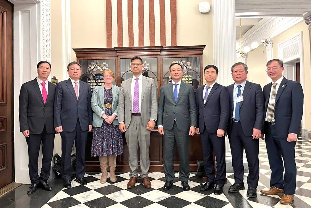 Thứ trưởng Phạm Thế Tùng, ngài Ivan Kanapathy cùng các đại biểu tham dự buổi làm việc. Ảnh CA bo-cong-an (1).jpg