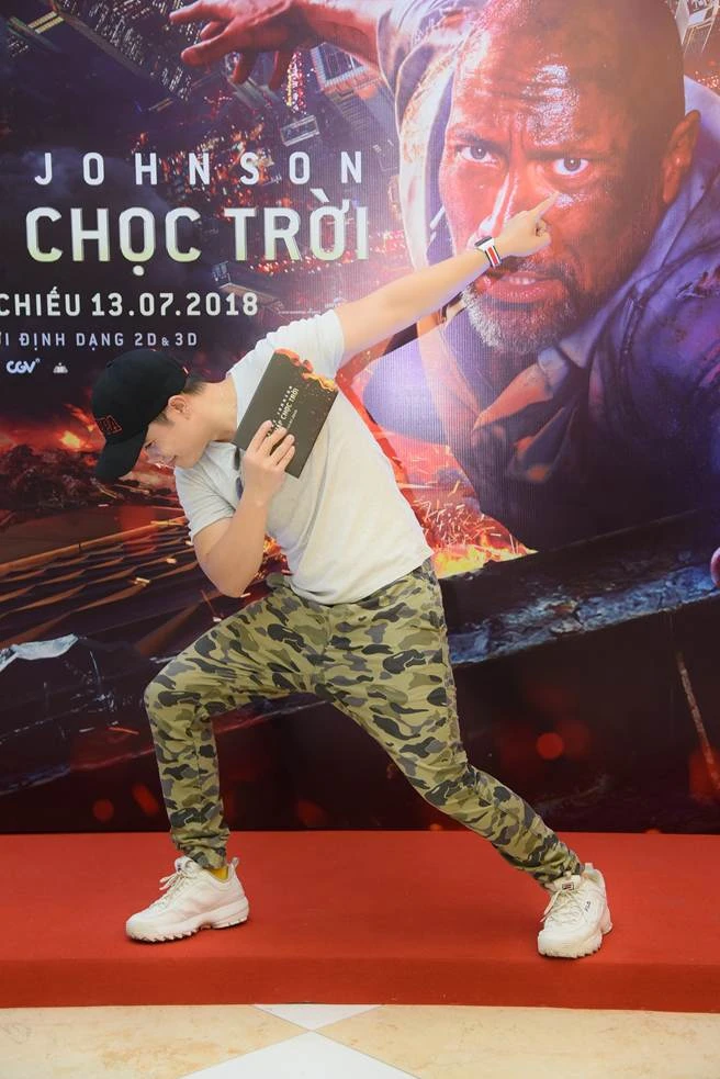 Hàng loạt hot girl dự buổi ra mắt phim Tòa tháp chọc trời ảnh 7