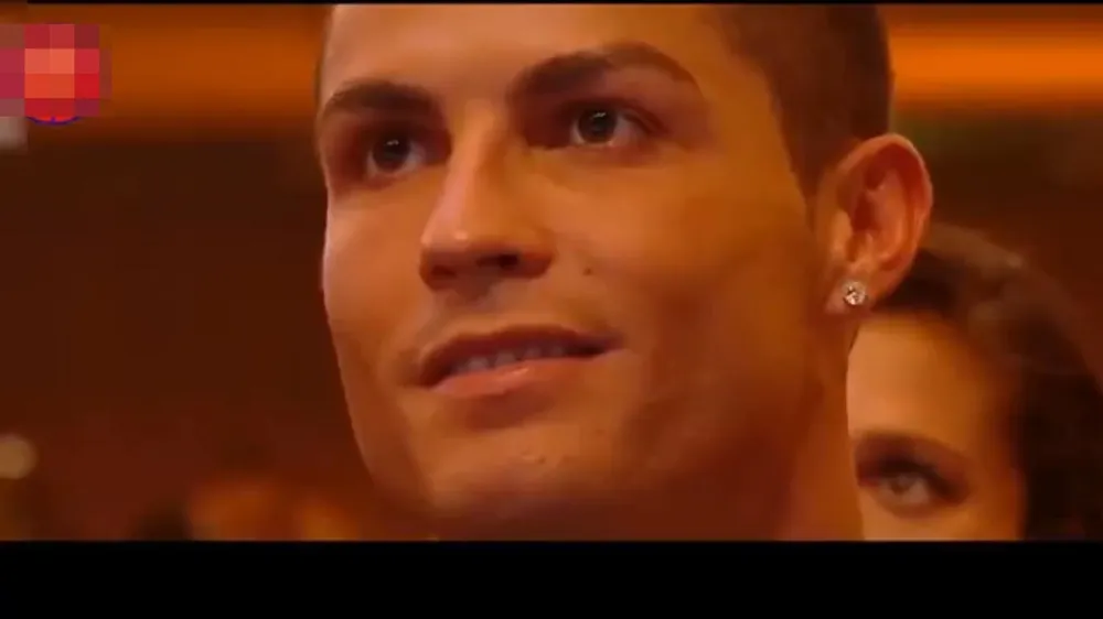  Theo đó, Hương Tràm quyết lòng Duyên mình lỡ cùng Cristiano Ronaldo, không những vì anh không mang về chức vô địch như lời hứa mà còn sút hỏng Penalty. - Tin sao Viet - Tin tuc sao Viet - Scandal sao Viet - Tin tuc cua Sao - Tin cua Sao