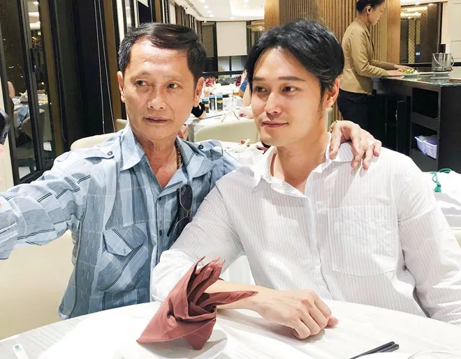 Nam ca sĩ Quang Vinh lần đầu chia sẻ ảnh bên cha. Nam ca sĩ Quang Vinh lần đầu chia sẻ ảnh bên cha.