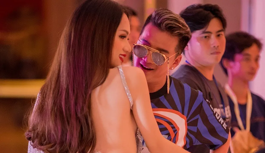 Hương Giang bất ngờ ‘tái hợp’ Mr. Đàm trong MV ‘Hello’ ảnh 1 Hương Giang bất ngờ ‘tái hợp’ Mr. Đàm trong MV ‘Hello’ ảnh 1