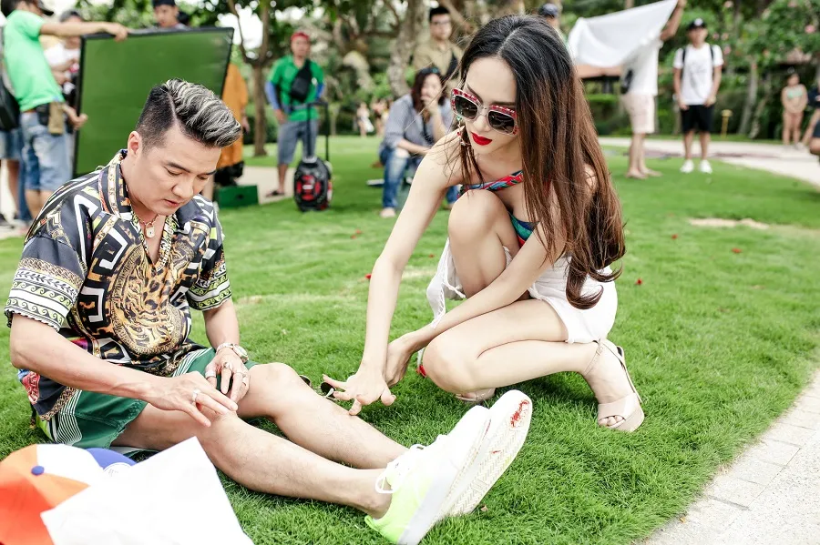 Hương Giang bất ngờ ‘tái hợp’ Mr. Đàm trong MV ‘Hello’ ảnh 10 Hương Giang bất ngờ ‘tái hợp’ Mr. Đàm trong MV ‘Hello’ ảnh 10