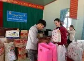 Hà Thu trao 150 phần quà ở quê hương Dak Lak