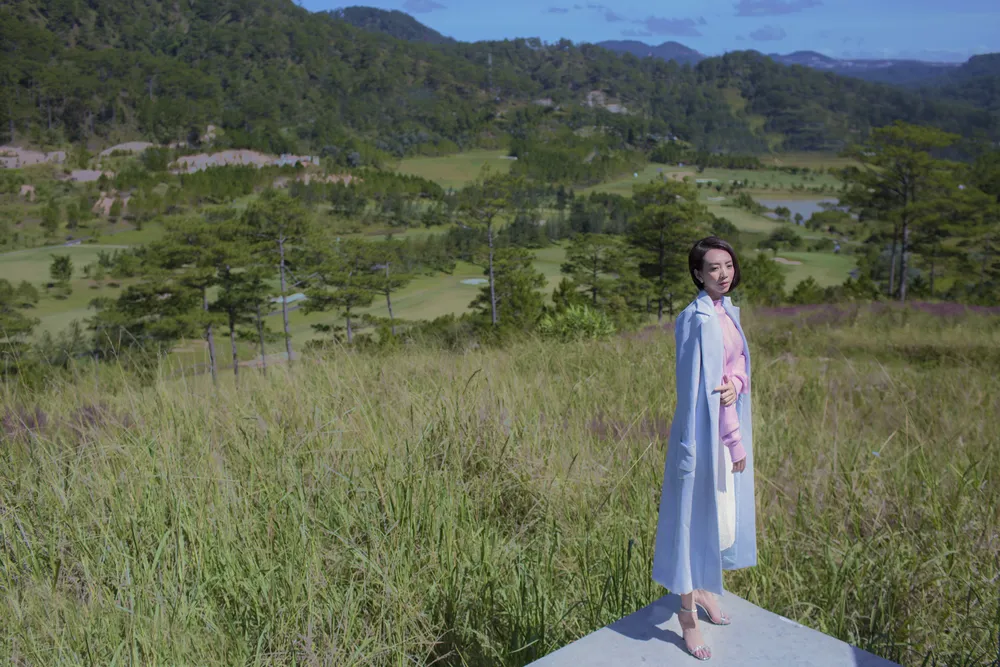 “Chị Mười Ba” Thu Trang du xuân Đà Lạt thả dáng giữa rừng hoa ảnh 3