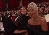 Lady Gaga lần đầu chạm đến tượng vàng Oscar