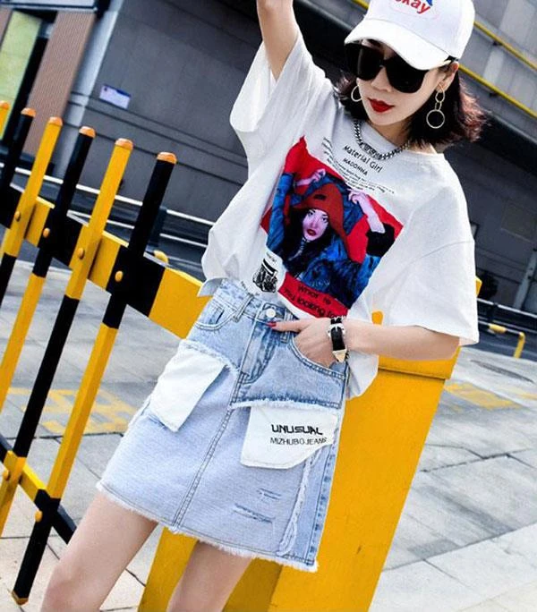 Sao Việt lần lượt diện đồ “lộn trái” xuống phố ảnh 2