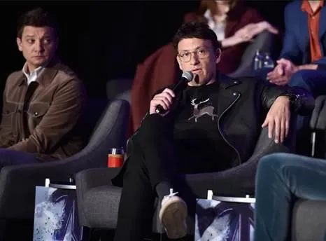  Họp báo Avengers chừa ghế trống tưởng nhớ các siêu anh hùng ảnh 3