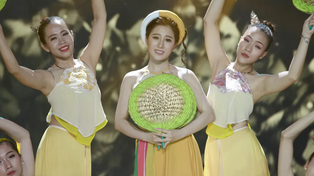 Tố My kết hợp cùng Quang Lê trong bản bolero mới tinh ảnh 3