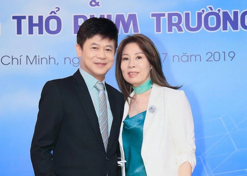 Danh ca Thái Châu cùng vợ tham dự sự kiện năng lượng xanh ảnh 2