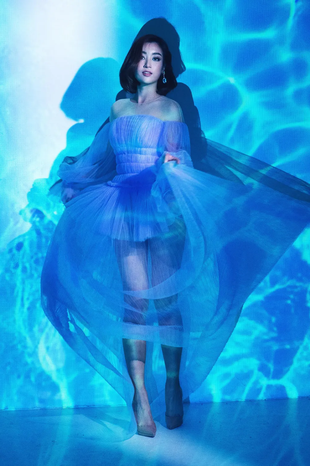 Tiểu Vy, Đỗ Mỹ Linh biến hóa trong bộ ảnh mới ảnh 6