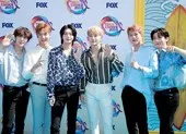 Tuy Kihyun bị thương nhưng Monsta X vẫn cháy hết mình cùng fan