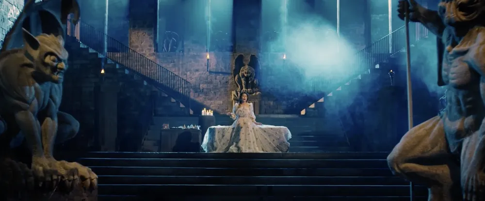 Hơn 100 bộ trang phục được sử dụng cho phim ma cà rồng Việt ảnh 1