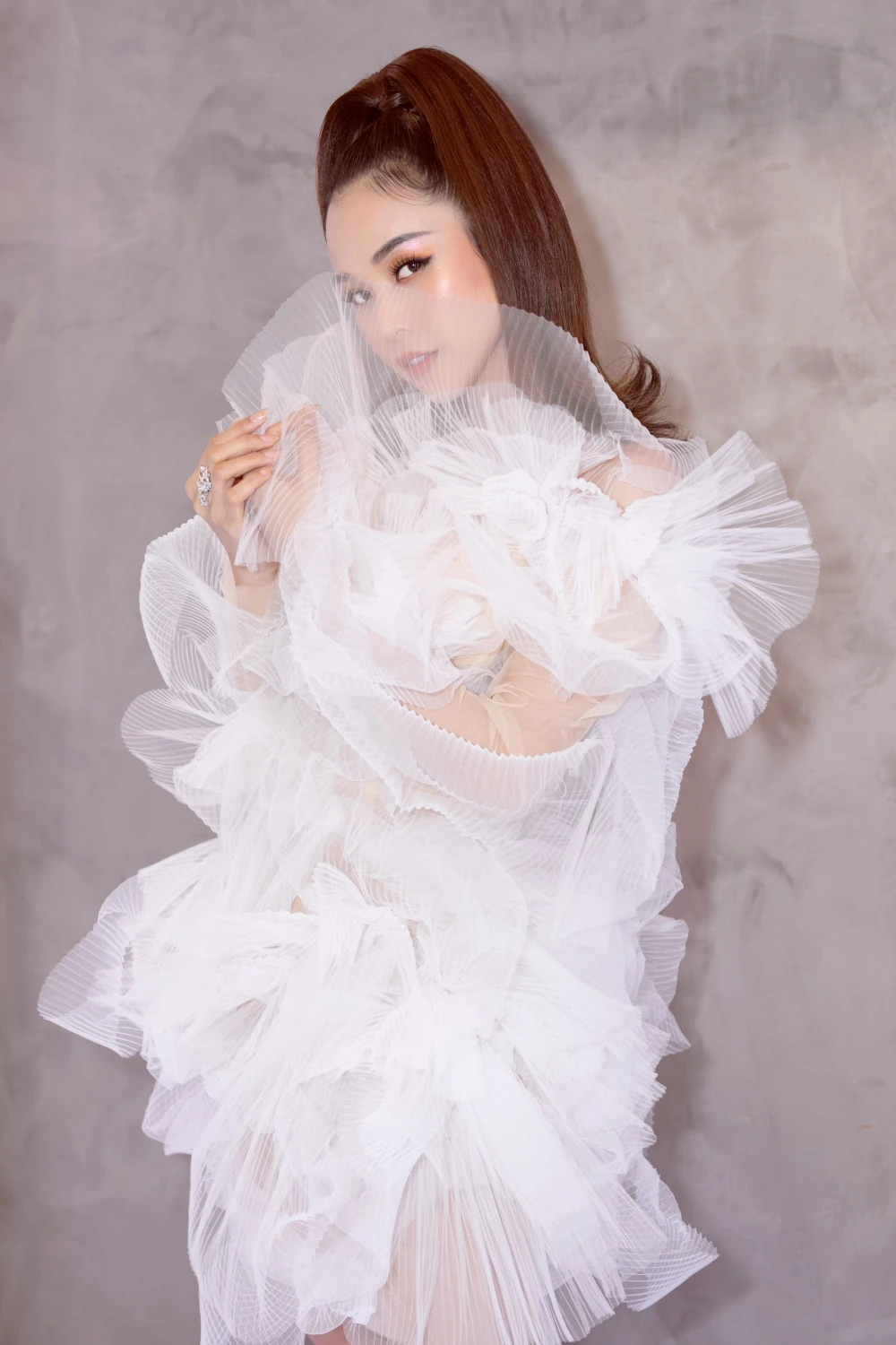 Sam cười tít mắt khi được fan vây kín trong đầm công chúa ảnh 4