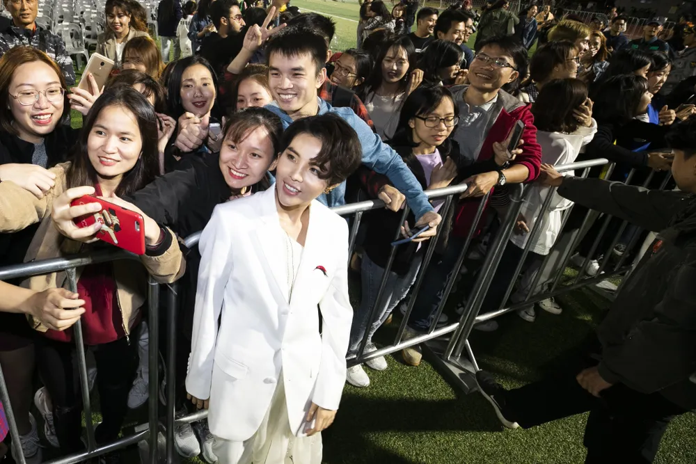 Fan quốc tế phấn khích trước giọng hát khủng của Vũ Cát Tường ảnh 1 Fan quốc tế phấn khích trước giọng hát khủng của Vũ Cát Tường ảnh 1