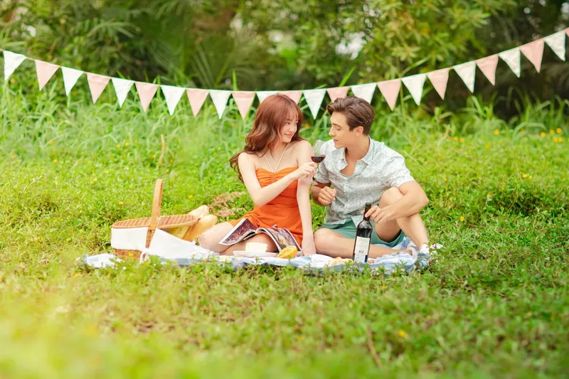 Kaity Nguyễn tình tứ cùng 'trai lạ' trong teaser MV mới ảnh 1