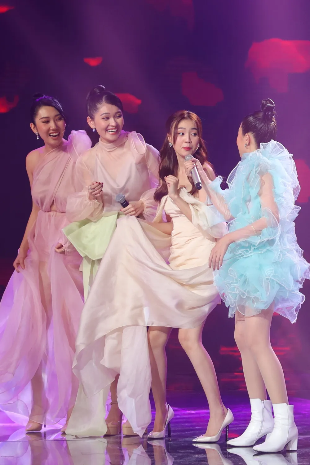 Á hậu Thùy Dung đọ dáng với hoa hậu H'Hen Niê, Khánh Vân ảnh 2