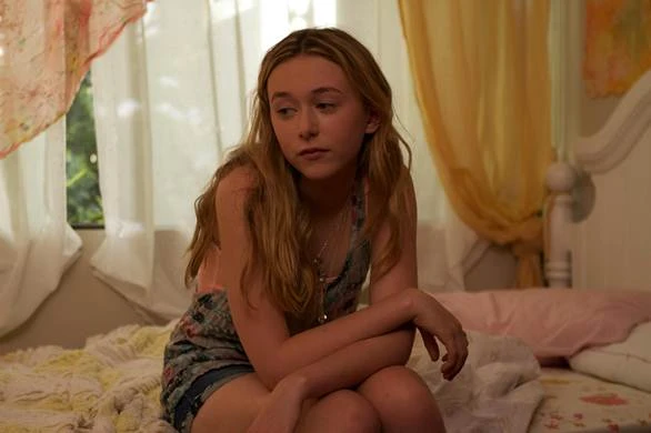 Vẻ đẹp nóng bỏng của 3 chị em trong Bẫy trăng máu ảnh 7