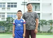 Nguyễn Hồng Sơn cùng học trò đội mưa trao bánh trung thu ảnh 6 Cầu thủ nhí 2020: Chính thức truy tìm chân sút tài năng
