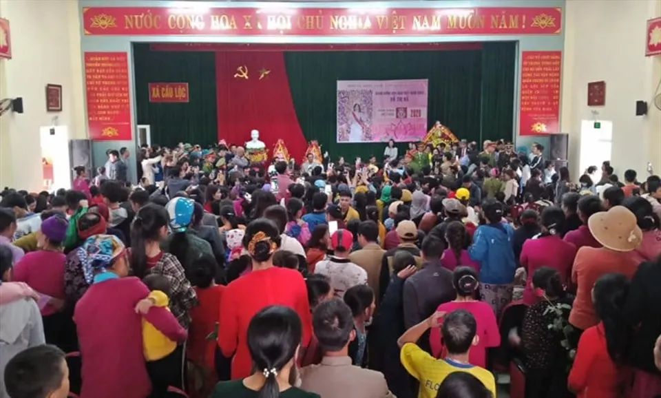 Đỗ Thị Hà về quê thăm nhà, người dân vui mừng ra đón ảnh 2