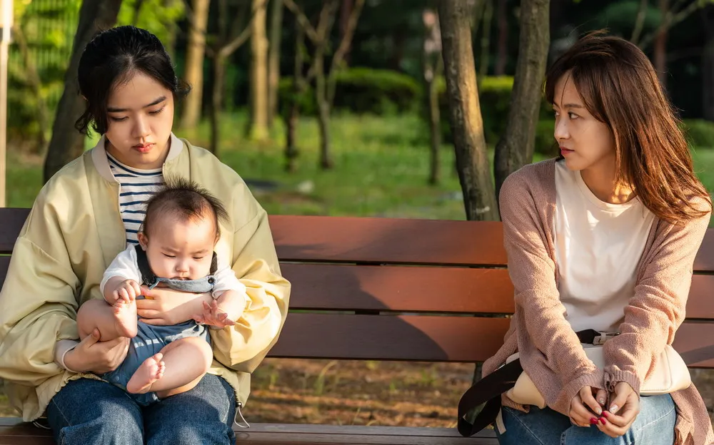 Kim Hyang Gi sắm vai chị chăm trẻ trong phim Đứa bé ảnh 6 Kim Hyang Gi sắm vai chị chăm trẻ trong phim Đứa bé ảnh 6