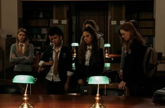 Suki Waterhouse tham gia phim kinh dị mới ảnh 5