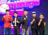 Khắc Minh và Ngọc Phước phá kỷ lục chích bóng tại 'Thứ 5 vui nhộn' ảnh 5 Lê Minh đứng nhìn Trùng Dương giành mic lấy điểm tại 'Thứ 5 vui nhộn'